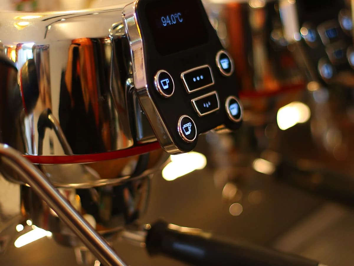 De'Longhi Dedica EC685 15 Bar Espresso Makinesi Süt Nozulu