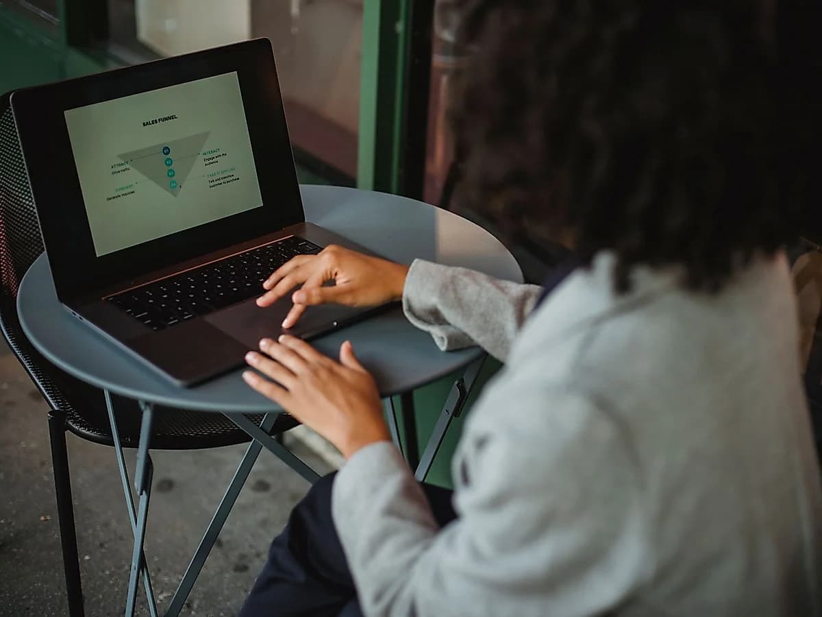 HP Pavilion 14 inç Core i5 16 GB Dizüstü Bilgisayar
