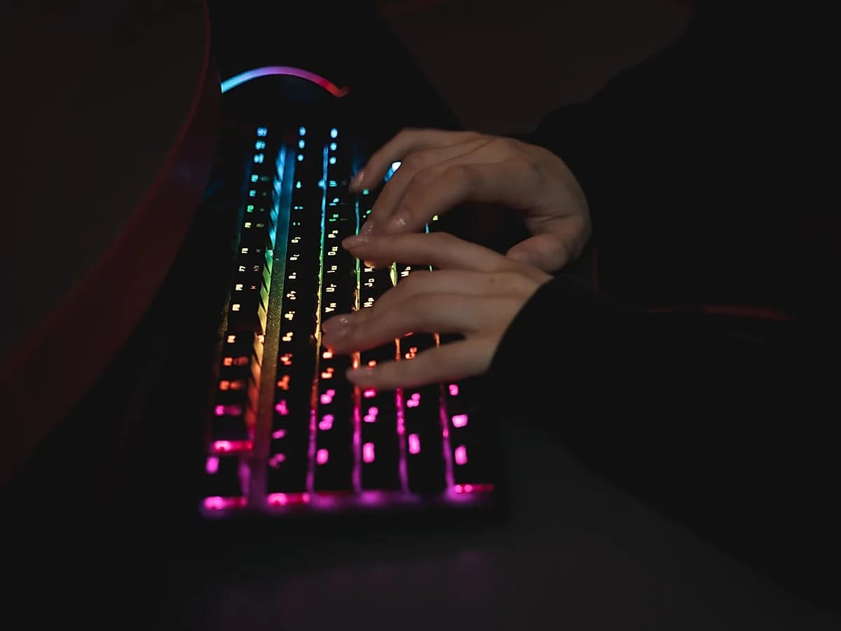 HyperX Mekanik Oyuncu Klavyesi, RGB Türkçe Q