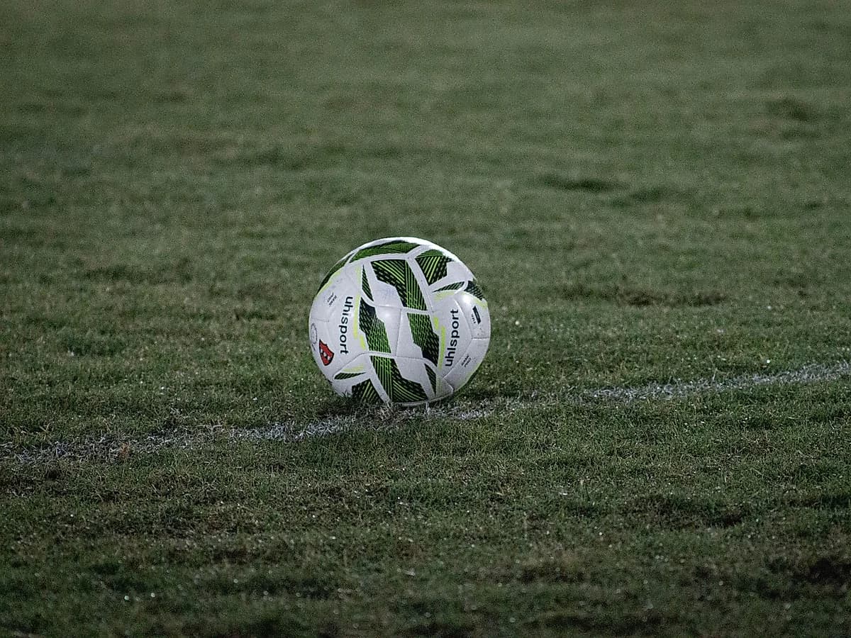 Kuzey Spor Futbol Topu No 5, Dikişli Halı Saha