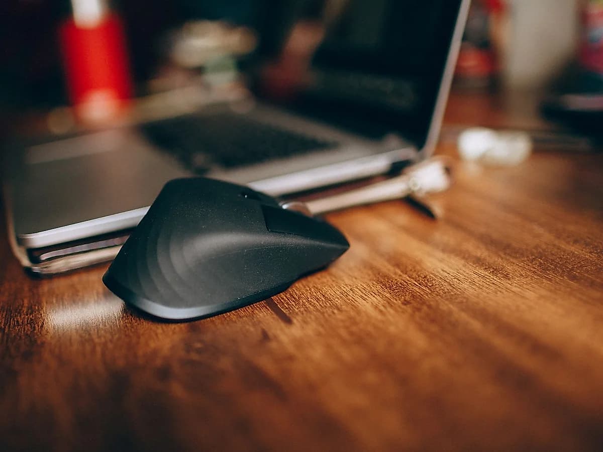 Logitech Kablosuz Mouse, Sessiz Tıklama 18 Ay Pil
