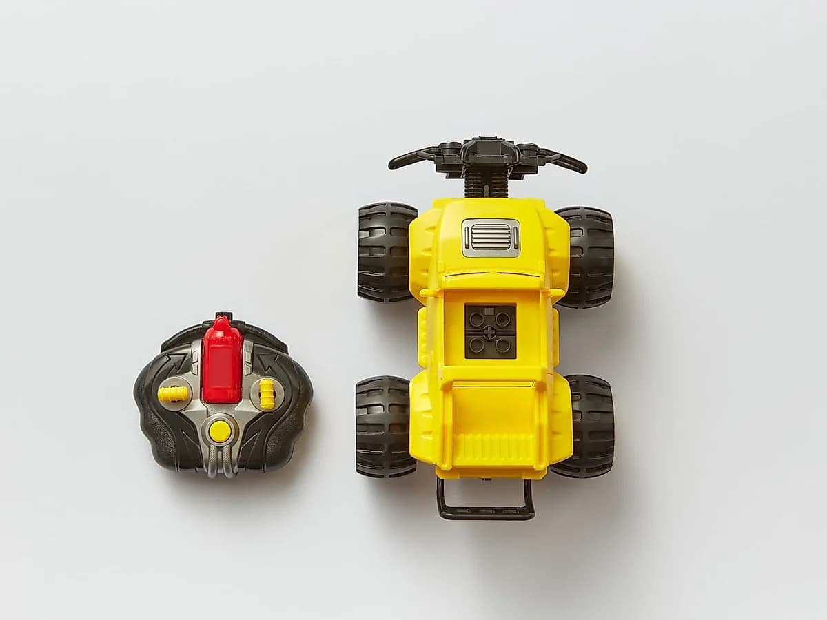 Oyunbaz Şarjlı Kumandalı Araba, 2.4 GHz 1:18