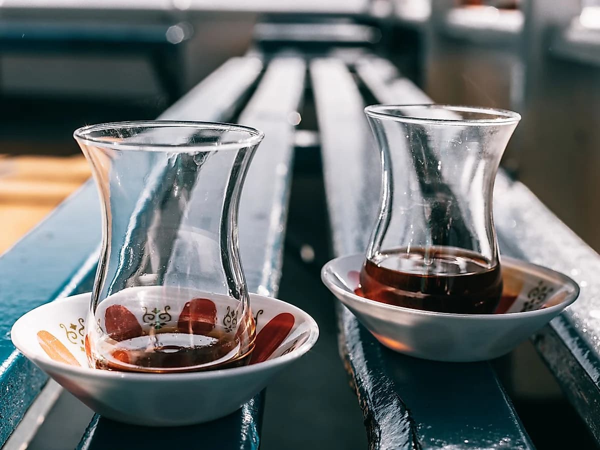 Paşabahçe 6'lı İnce Belli Çay Bardağı ve Tabağı Seti